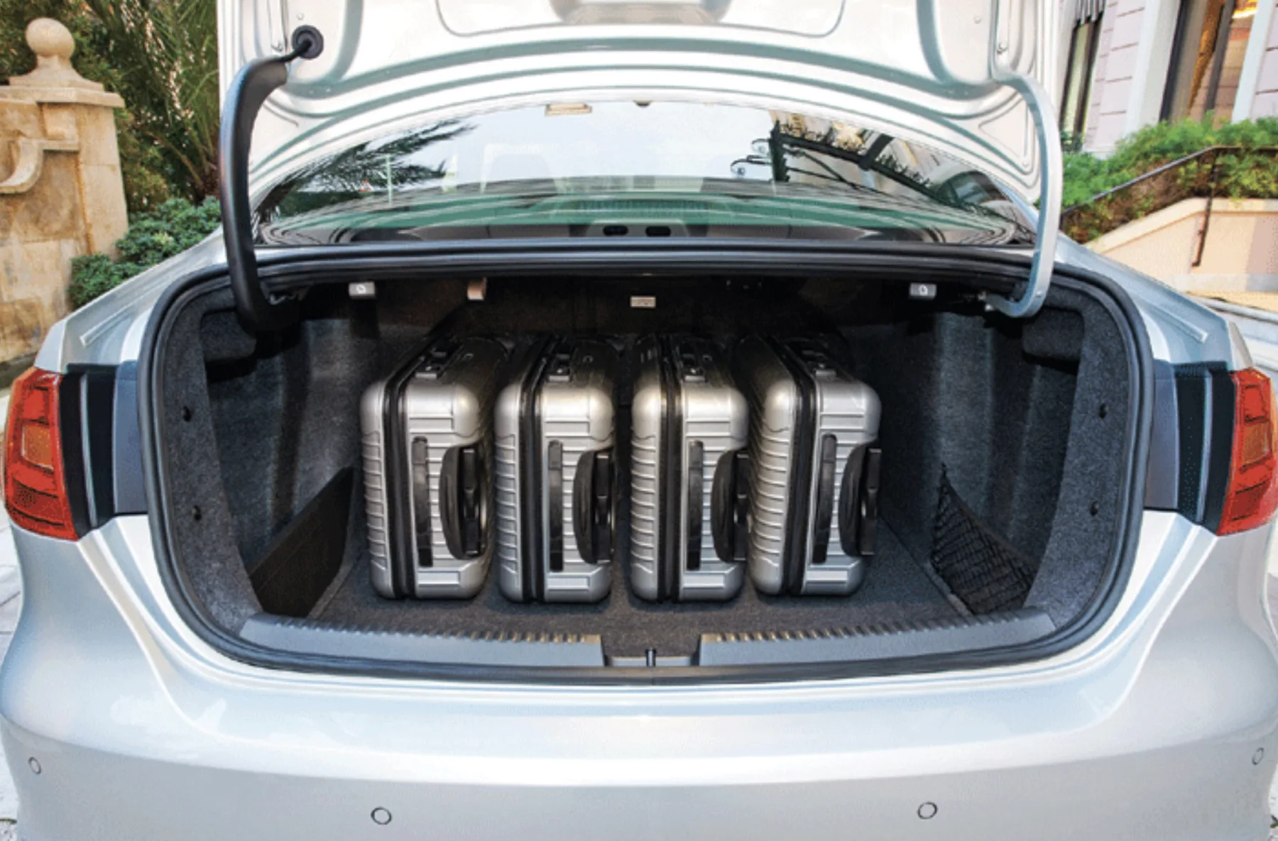 Qual o valor de um Volkswagen Jetta 2014 2.0 TSI Highline DSG? Preço, Ficha técnica, Consumo, Equipamentos e Fotos do sedã de 211 cv