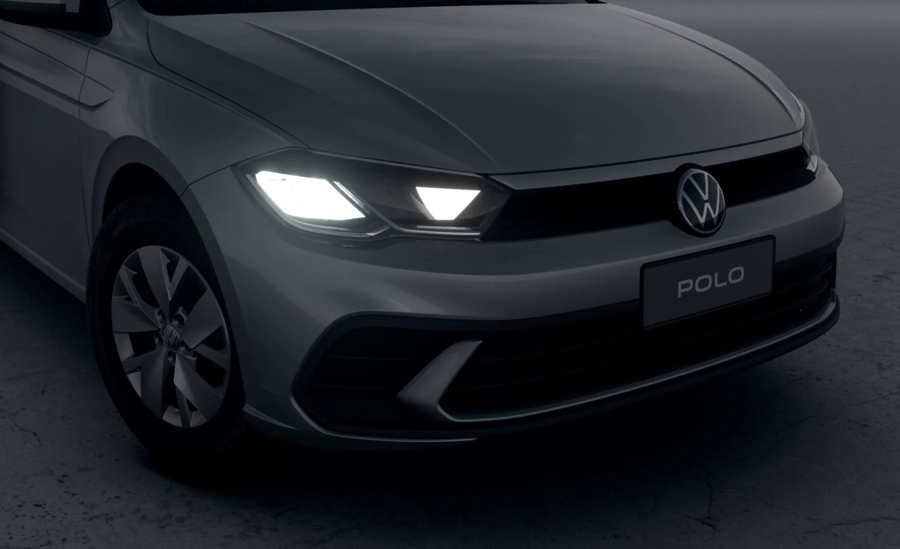 Traz controle de estabilidade, tração, airbags frontais e laterais, piloto automático, espelhamento do celular e sensores traseiros de série.