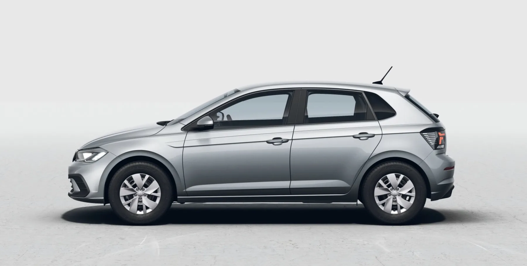 Traz controle de estabilidade, tração, airbags frontais e laterais, piloto automático, espelhamento do celular e sensores traseiros de série.