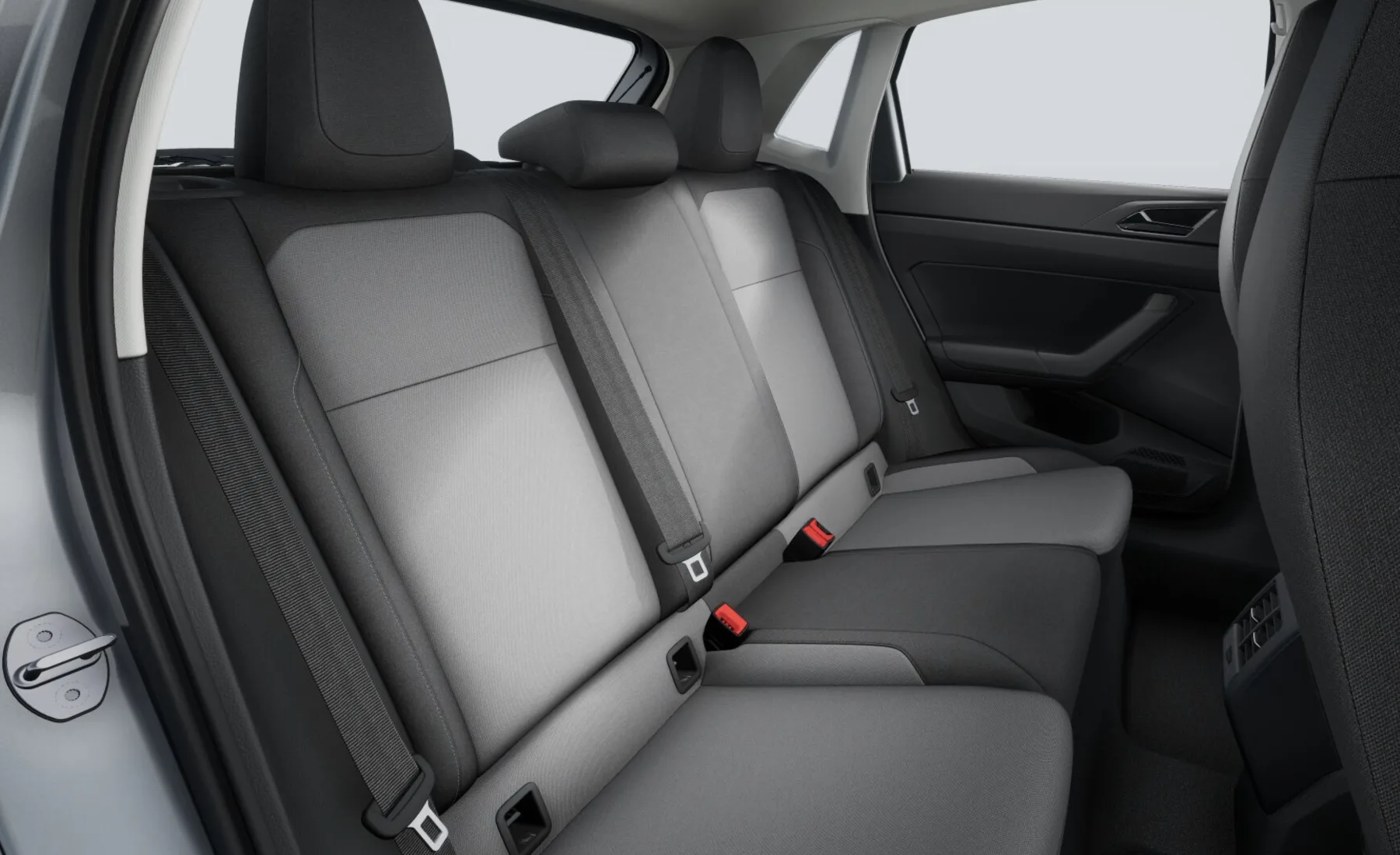 O interior acomoda cinco pessoas, o espaço é correto e o porta-malas de 300 litros atende a rotina, com conforto suficiente para viagens ocasionais.