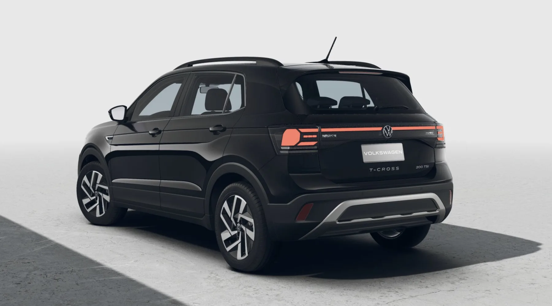 O consumo chega a 12,1 km/l na cidade e 14,5 km/l na estrada com gasolina, tanque de 49 litros garante autonomia rodoviária de até 711 km.