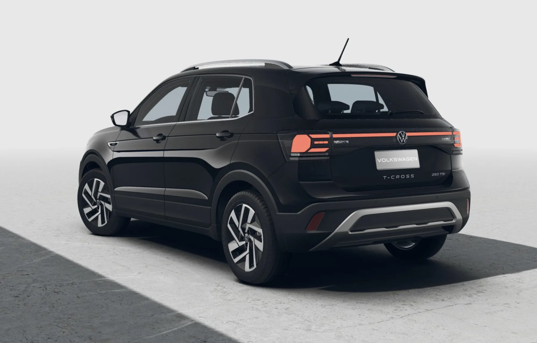 O consumo varia entre 8,2 e 11,8 km/l na cidade e vai de 9,9 a 14,2 km/l na estrada, com tanque de 49 litros e autonomia que chega a 696 km usando gasolina.