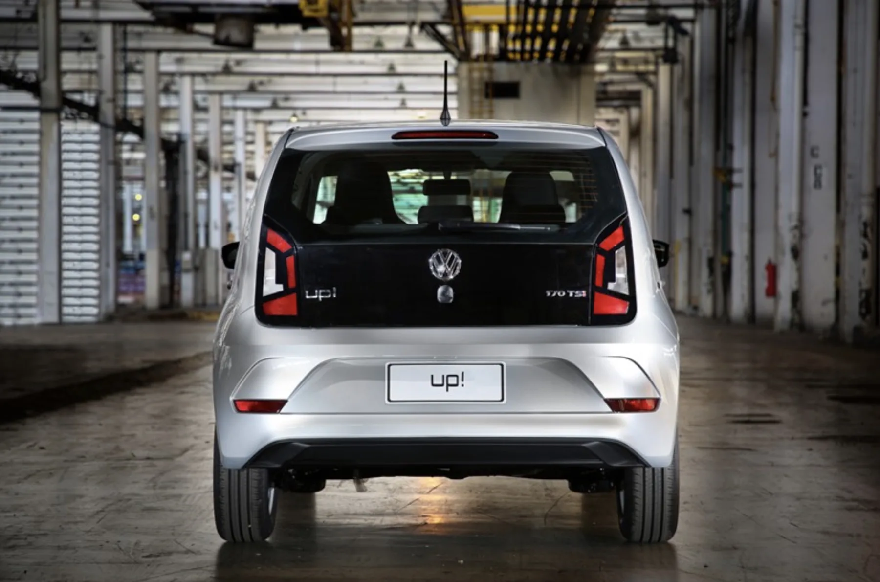 Consumo urbano de 9,6 km/l no etanol e 14,1 km/l na gasolina. Na estrada faz 11,1 km/l no etanol e 16 km/l na gasolina. Autonomia de até 800 km. Tanque com 50 litros.