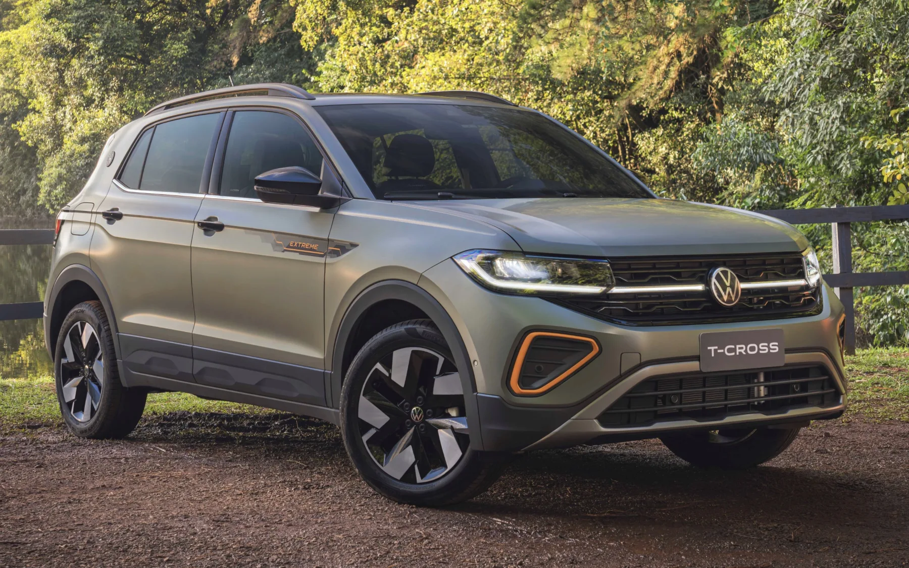 O visual diferenciado do T-Cross Extreme 2026 chama atenção, ele entrega eficiência, autonomia alta e interior confortável para famílias, funciona muito bem no dia a dia e em viagens.