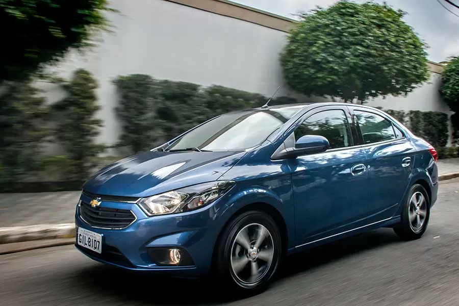 Sedã compacto equilibrado, atende famílias e quem busca economia. Serve bem para cidade e estrada, sendo uma opção sólida no mercado de usados.