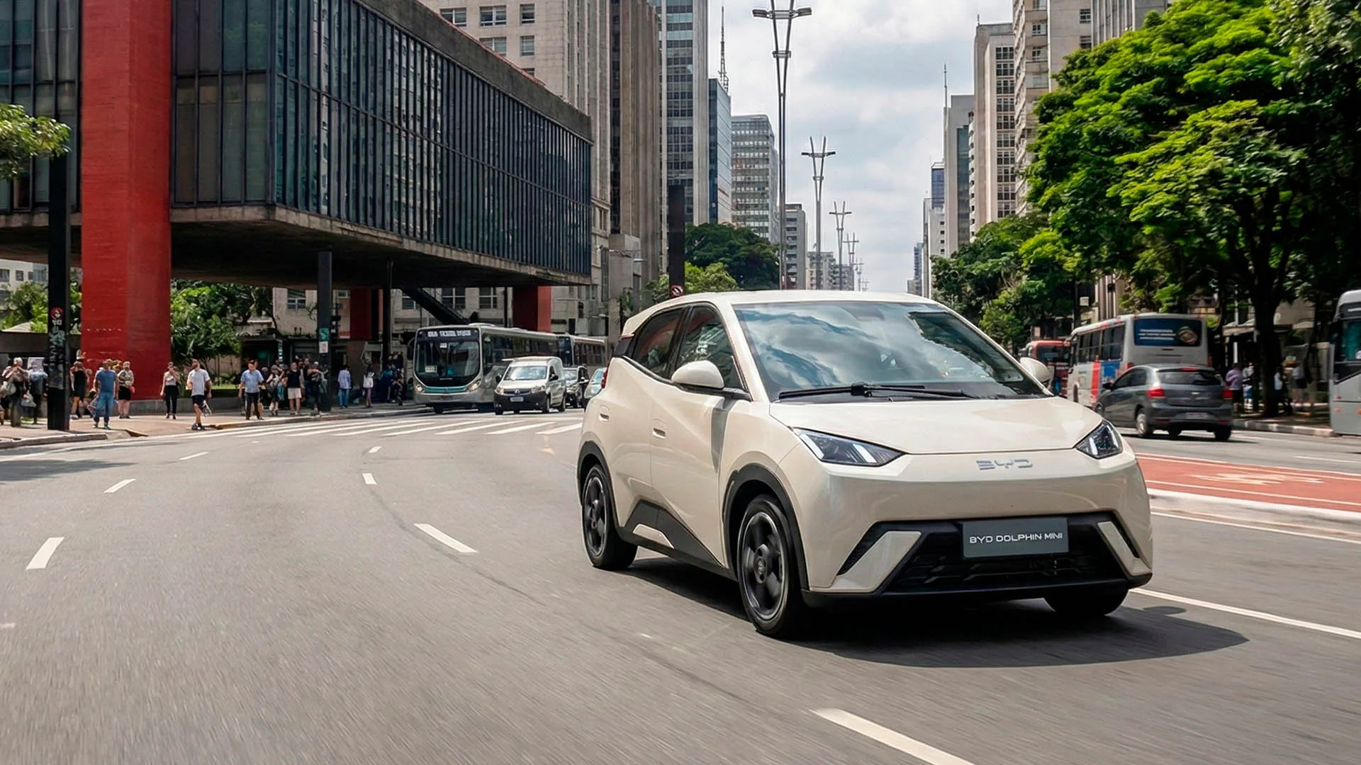 O Dolphin Mini é voltado ao uso urbano diário, atende quem roda distâncias previsíveis e busca economia. Vale a pena como carro do dia a dia, mas não é pensado para longas viagens frequentes.