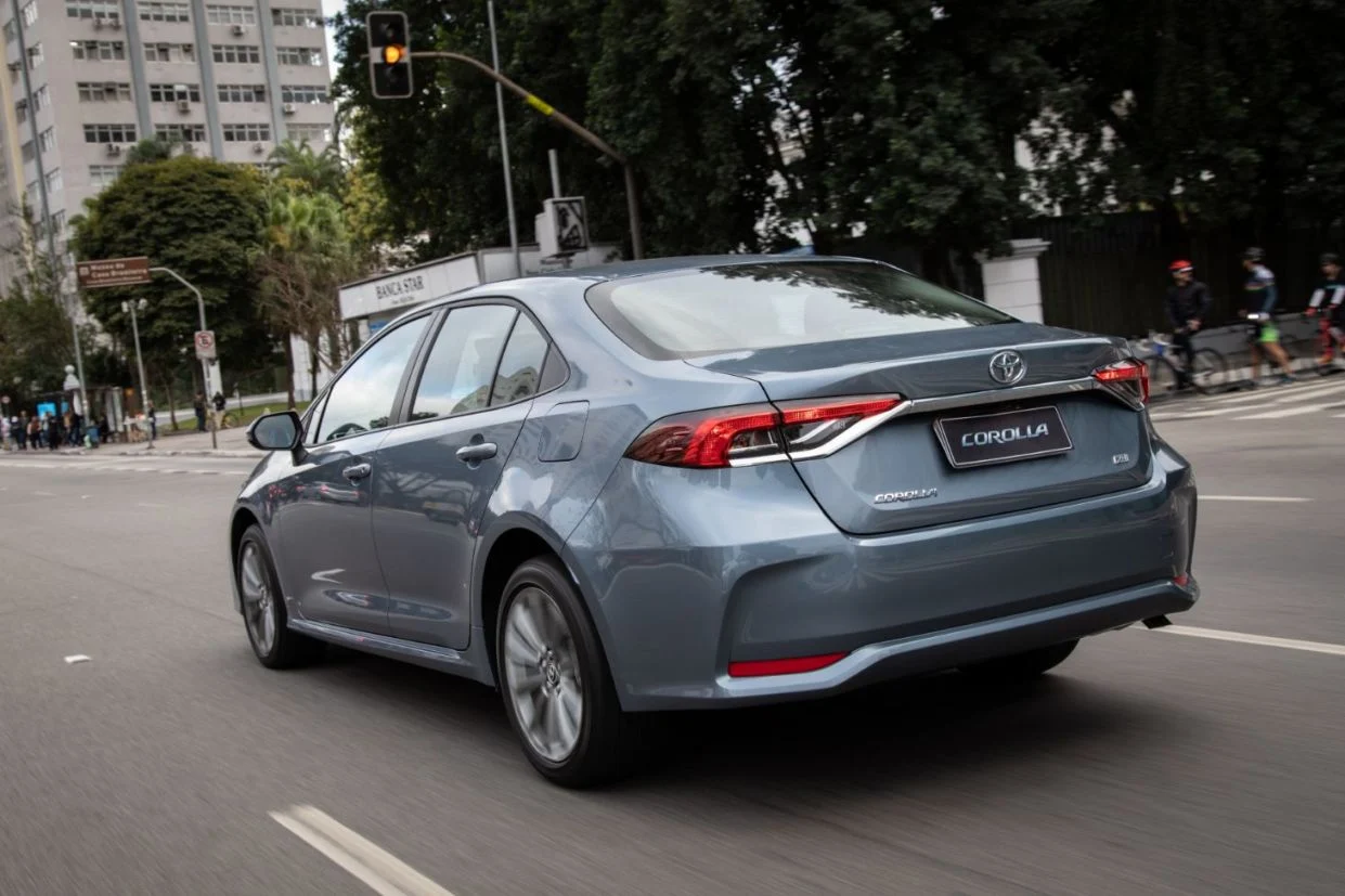 O consumo varia entre 8 e 11,6 km/l na cidade e chega a 13,9 km/l na estrada. A autonomia vai a 695 km, graças ao tanque de 50 litros.