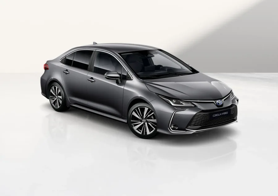 A Toyota reposiciona o Corolla 2026 ao revelar novas cores que rompem a tradição do sedã, destacando o inédito acabamento fosco Onyx Grey aplicado nas versões GR Sport e Touring Sports.