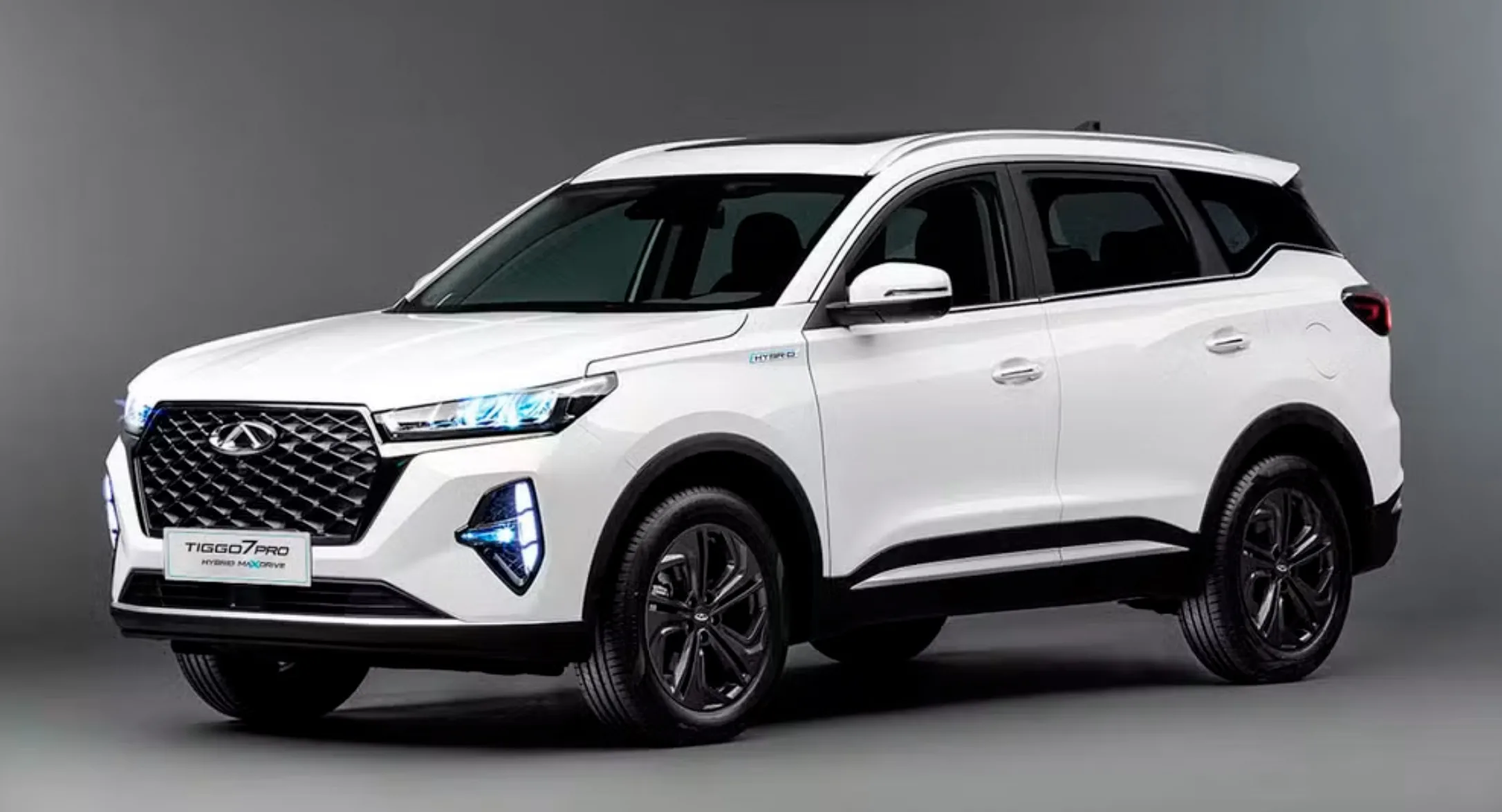 A Caoa Chery anunciou recall de 17.717 Tiggo 5X e 7 híbridos 2022 a 2025 por falha no aperto da bateria de 48V, que pode causar aquecimento, derretimento e princípio de incêndio.