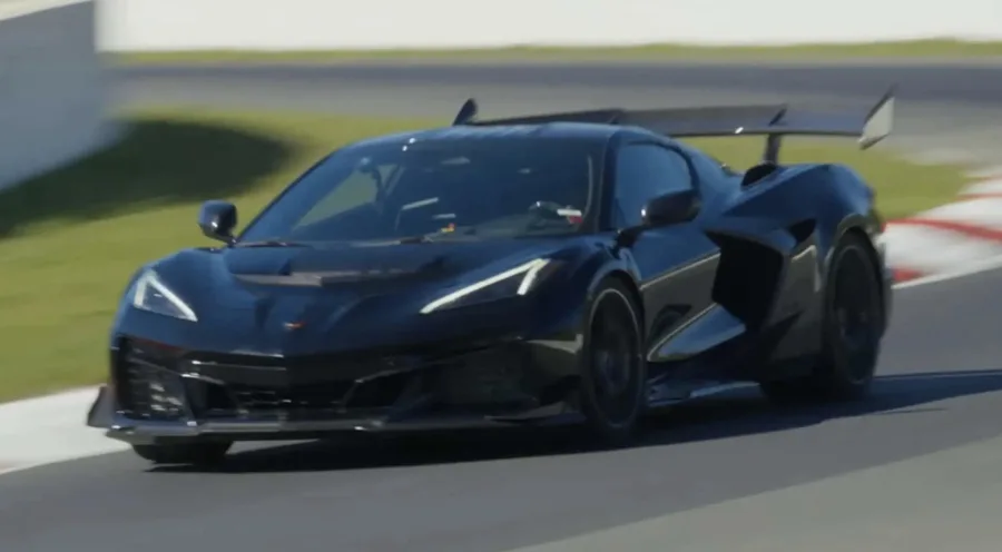 Corvette ZR1 2026 quebra recorde em Mosport e vira nova referência entre superesportivos de rua