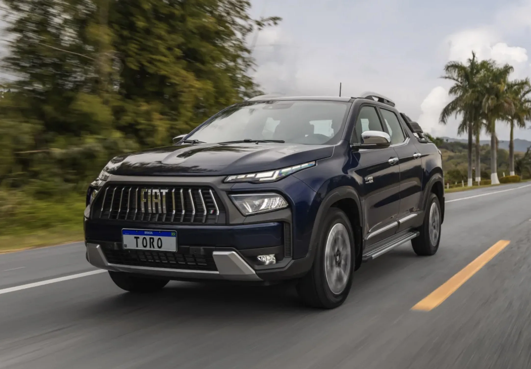 A Fiat Toro entra em nova fase ao adotar sistema híbrido leve de 48V, mirando consumo menor e uso urbano mais eficiente sem romper com a proposta conhecida.