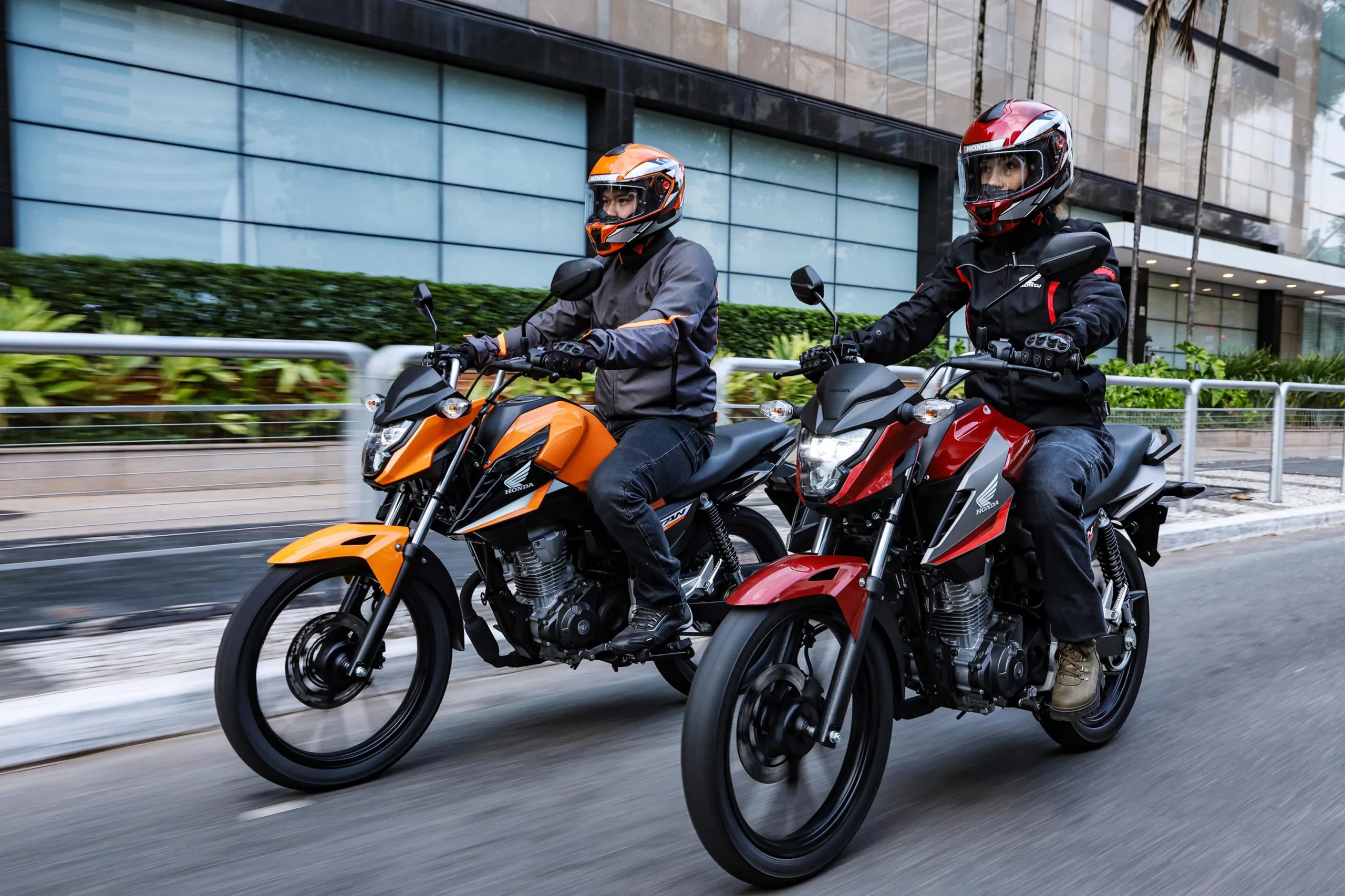 O começo do ano vai mudar para quem anda de moto em São Paulo. A partir de 2026, motos até 180 cc deixam de pagar IPVA, algo raro no imposto estadual. Essa virada não veio por acaso.