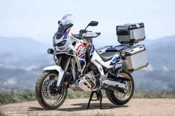 Honda Africa Twin 2026 troca a lama pelo asfalto no Brasil. O que mudou?