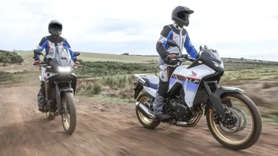 Motor 755 cm³ com 69,3 cv, 7,04 kgfm, suspensão Showa e tanque de 16,6 L, a Honda XL 750 Transalp 2026 amplia a disputa entre as bigtrails médias no país