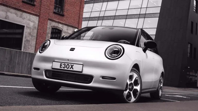 Maior que o BYD Dolphin? O trunfo técnico do JAC EJS-3 para sobreviver em 2026