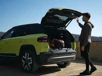 Jeep Compass como conhecemos vai acabar: nova versão híbrida promete rodar 970 km com um tanque e auxílio do ChatGPT no comandos de voz