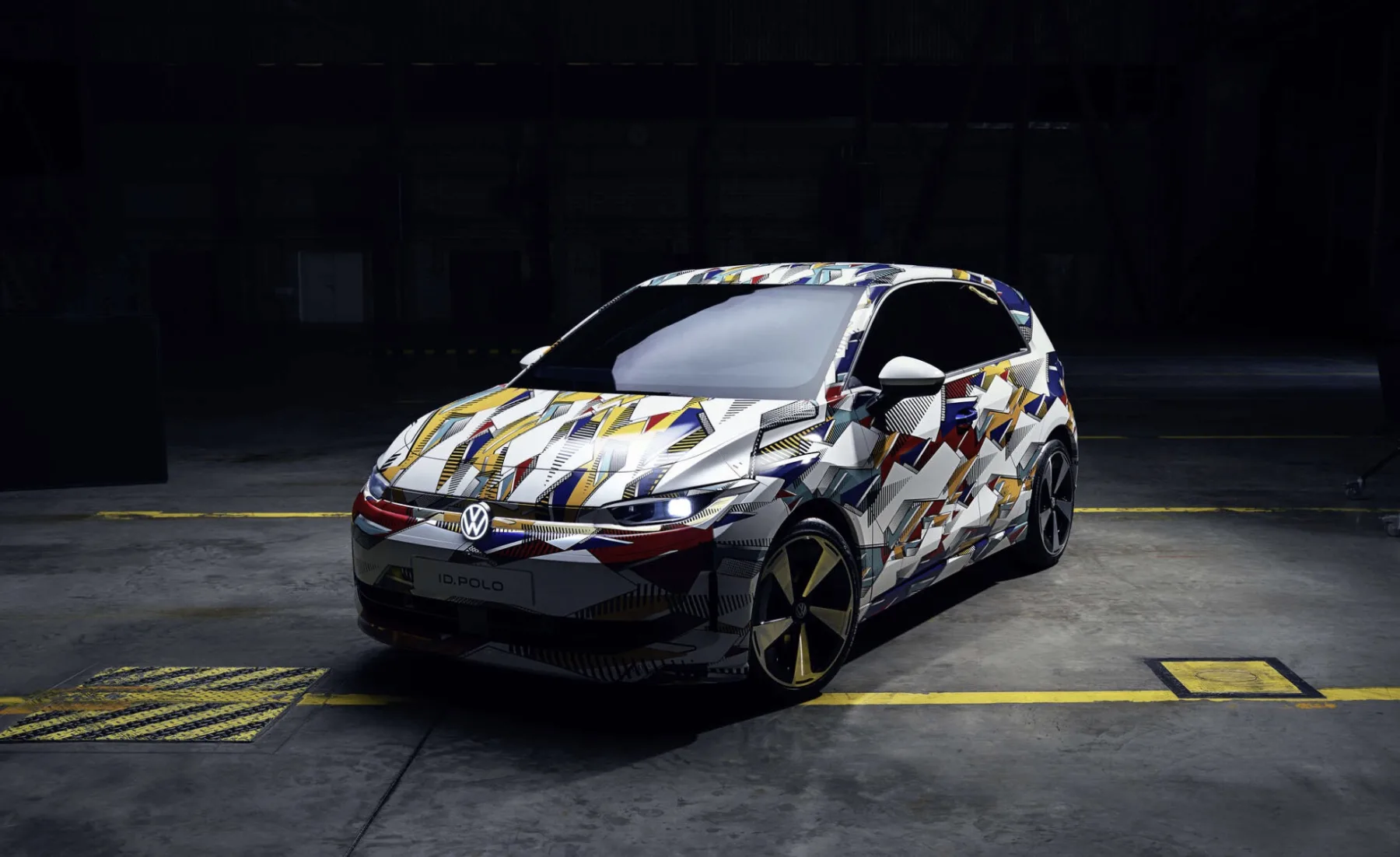 A Volkswagen oficializou o ID. Polo como seu hatch elétrico mais importante. Autonomia de até 450 km e foco em custo colocam pressão no mercado, e isso afeta mais gente do que parece…