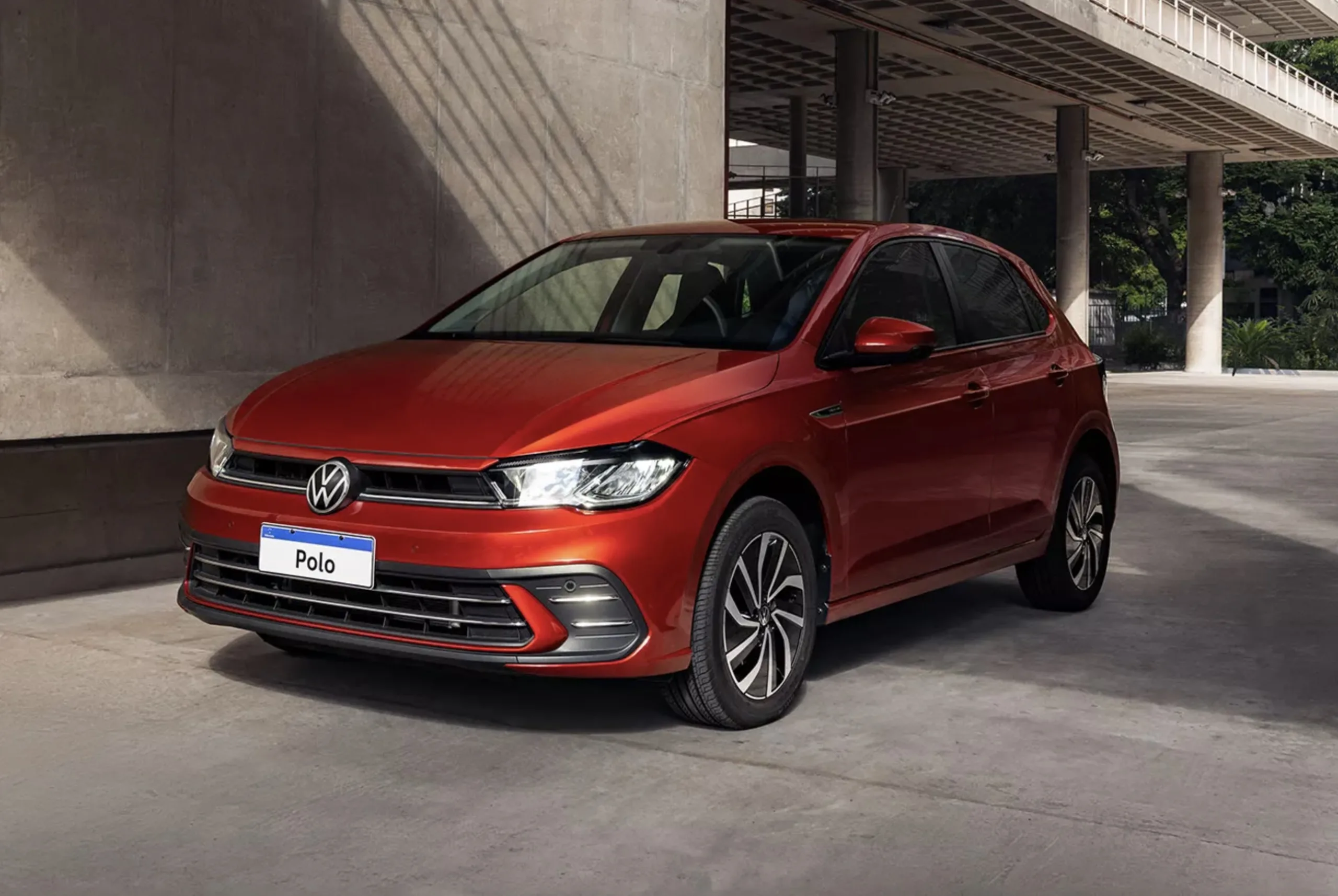 A Volkswagen aumentou bônus para PCD em Nivus, Virtus e Polo Highline, derrubou preços finais com isenção de IPI e reposicionou versões topo de linha entre as melhores ofertas de 2025.
