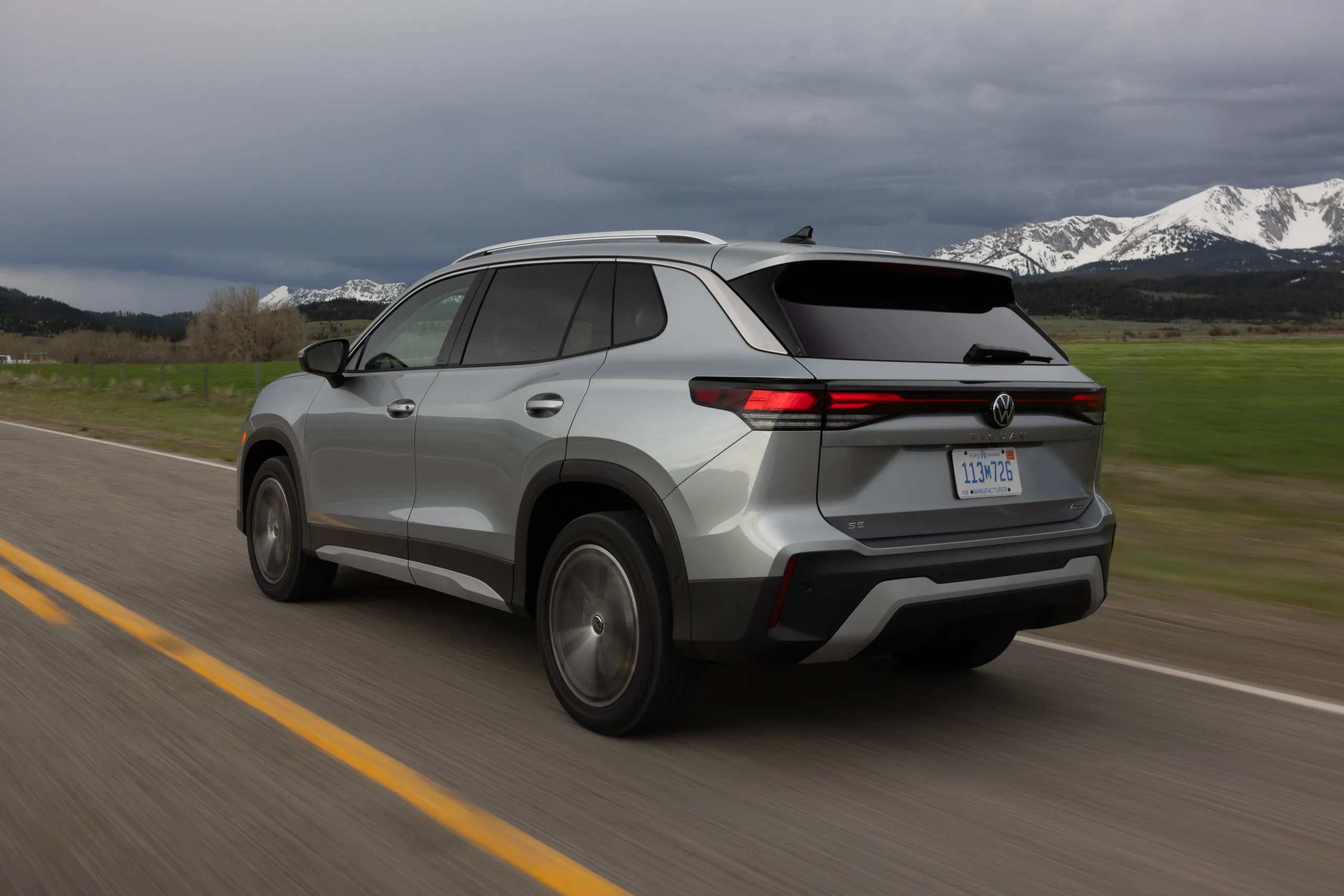 A Volkswagen confirmou o retorno do Tiguan ao Brasil em 2026. O SUV médio volta importado do México, encerrando um hiato nas lojas e reposicionando o modelo no mercado. Mas há um detalhe que muda tudo.