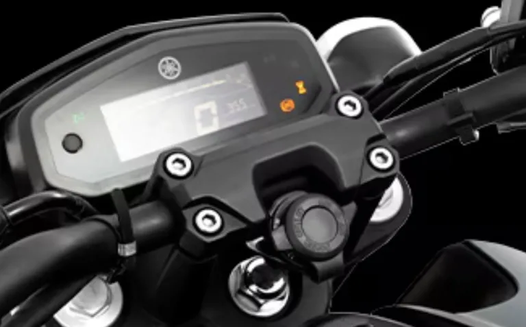 Yamaha FZ15 2026: A 150cc com ‘roupa’ de 250 que cobra R$ 21 mil para conectar seu celular