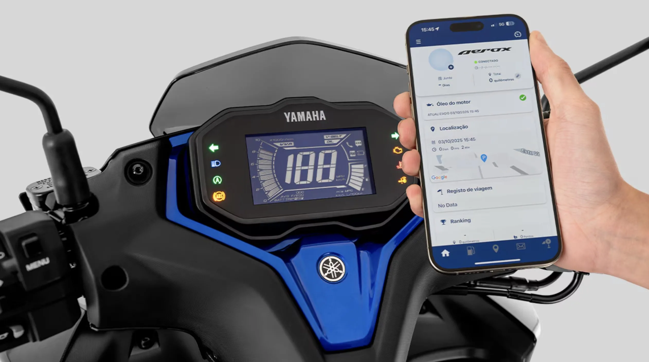 O painel digital blackout e o Y-Connect mostram consumo, rotas e localização. A scooter passa a contar sua própria rotina e ajuda a entender onde o dinheiro está indo. Ainda falta a ciclística.