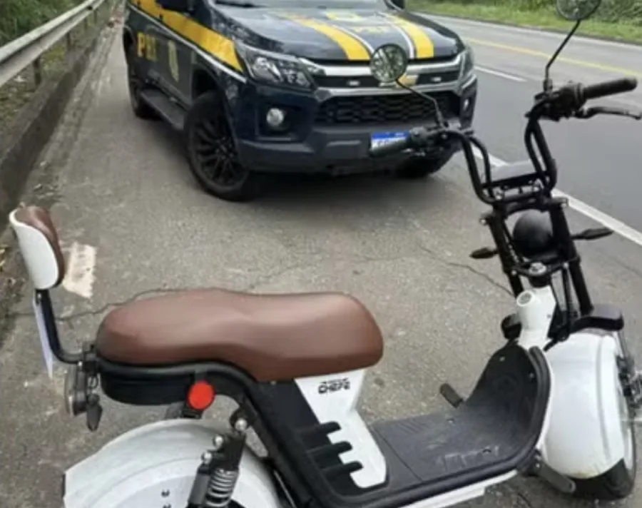 Jovem dirigia moto elétrica desbloqueada sem habilitação; moto elétrica adulterada pode atingir 80 km/h
