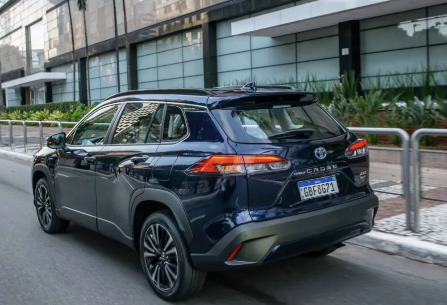 Com descontos de mais de R$ 10 mil, Toyota Corolla Cross 2025 está no radar de oportunidades para quem quer um SUV luxuoso