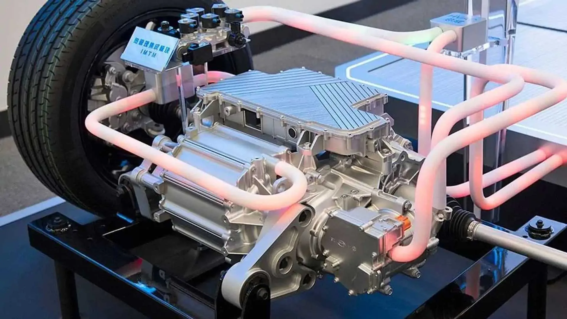 As patentes mostram soluções mecânicas e magnéticas para isso, com peças móveis e ajustes internos que permitem ao motor se adaptar ao uso real.