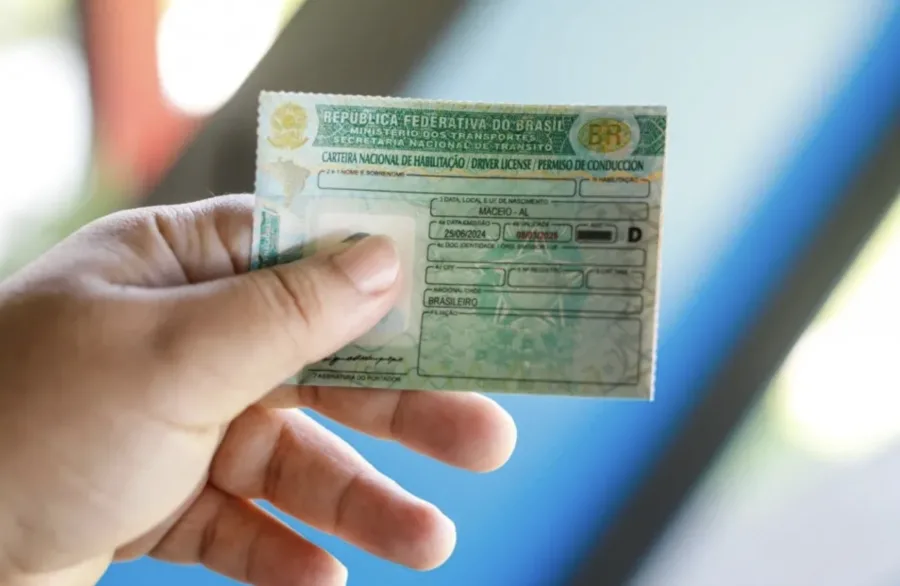 Contran libera CNH sem autoescola, cria curso teórico online, autoriza instrutor autônomo e reduz o custo mínimo em SP para R$ 509,67 com exames e taxas obrigatórias.