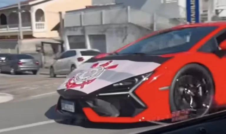 Yuri Alberto do Corinthians aparece com Lamborghini de R$ 8 milhões e bandeira no capô