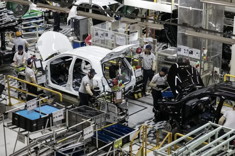 Governo avalia elevar tarifas de carros e aço para conter avanço das importações