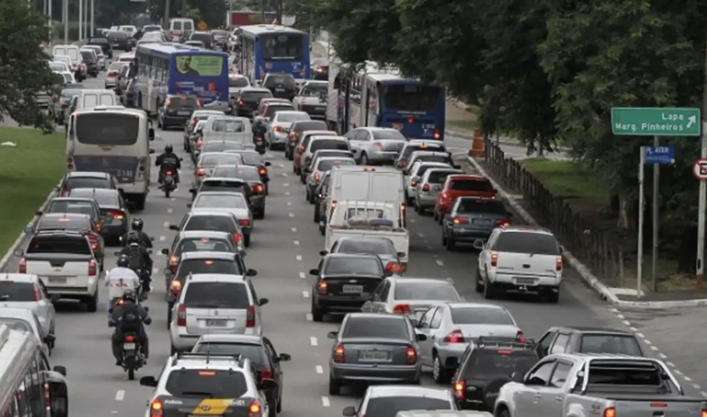 O IPVA 2026 já está liberado em São Paulo e chega cedo ao bolso do motorista, com consulta aberta e cobrança iniciando em janeiro conforme o final da placa.