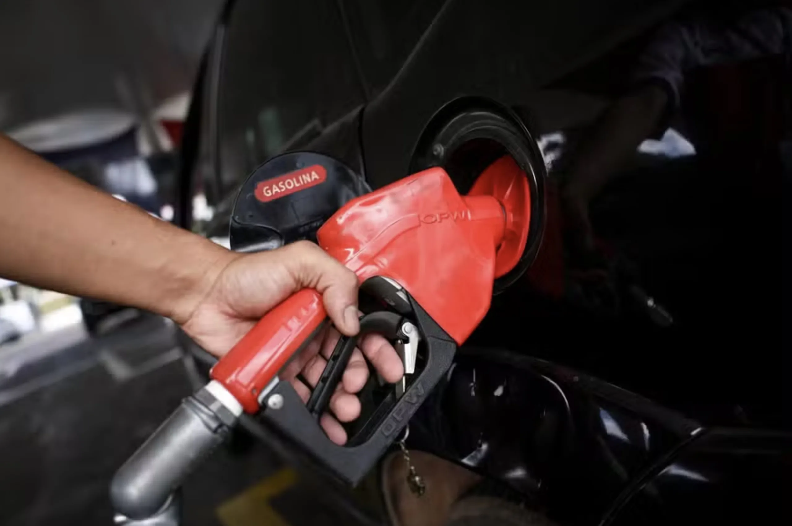 A partir de 1º de janeiro de 2026, gasolina e diesel ficam mais caros em todo o Brasil com a entrada em vigor do novo ICMS aprovado pelos estados - Foto: Marcello Casal Jr./Agência Brasil