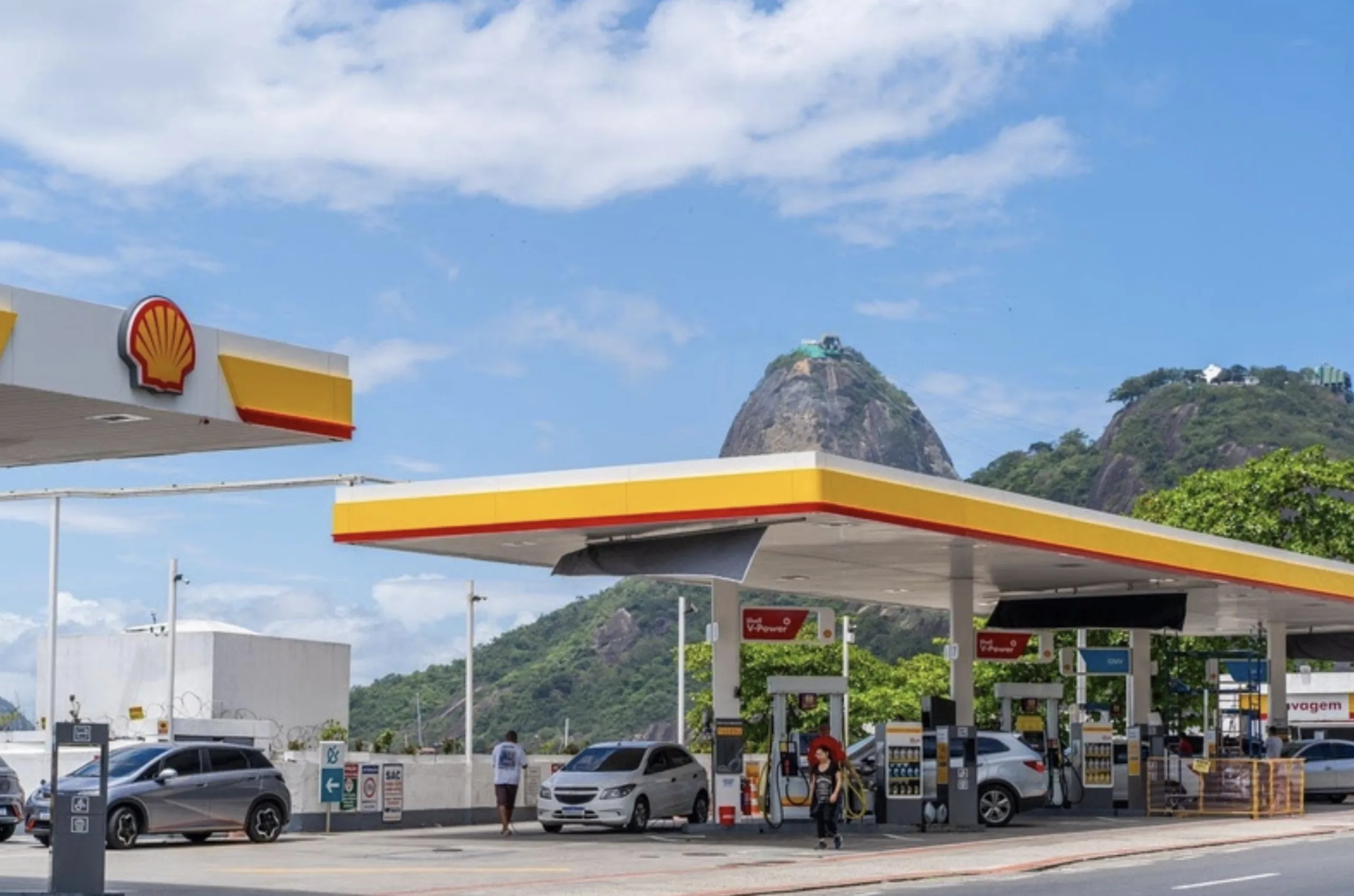 A Shell lança o V-Power Diesel no Brasil, substitui o Evolux e aposta em aditivos para enfrentar o diesel B15, com mais estabilidade, limpeza do motor e aplicação em veículos leves e pesados.