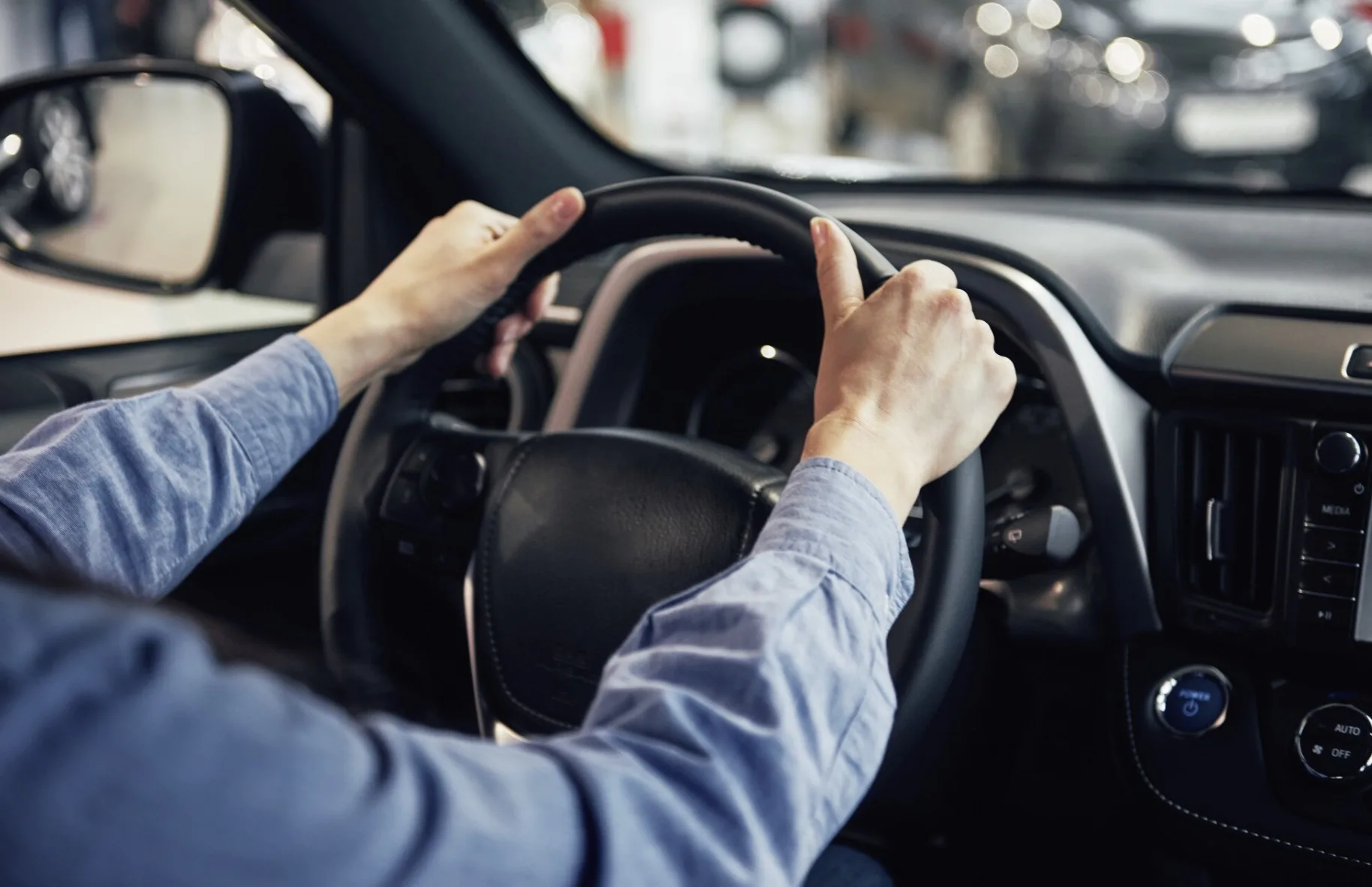 Após quase dez anos sem o veículo, motorista será indenizada porque carro roubado ficou esquecido em pátio da polícia, degradou e só teve a localização informada em 2024.