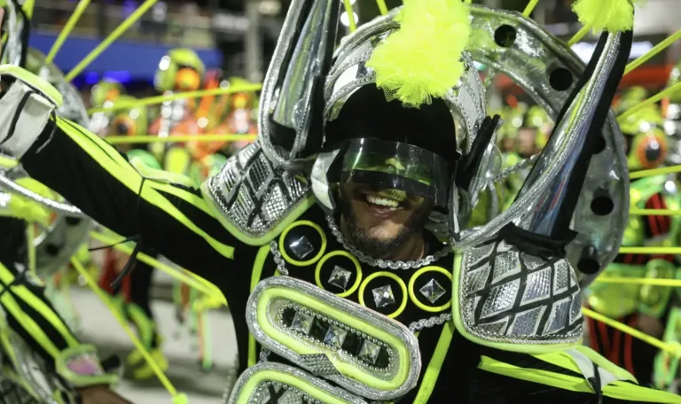 17 de fevereiro é feriado? Terça de Carnaval será ponto facultativo em 2026; veja onde a folga é garantida por lei