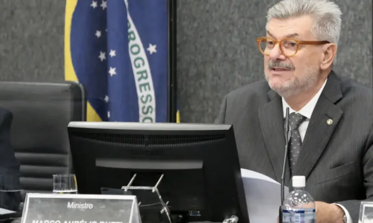 Afastado do STJ, Marco Buzzi segue recebendo R$ 44 mil; relato de funcionária expõe medo e bastidores da crise no STJ.
