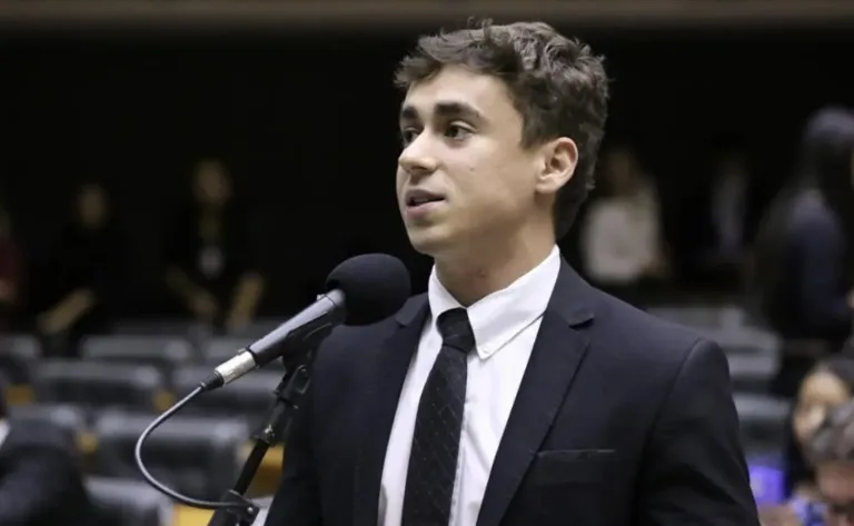 Troca de críticas entre Nikolas e Eduardo revela divisão estratégica no entorno de Bolsonaro