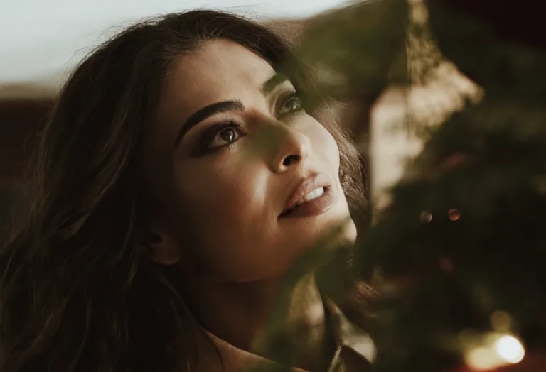 Juliana Paes tem quantos anos? Famosa volta à Viradouro após 18 anos e emociona na Sapucaí no Carnaval 2026