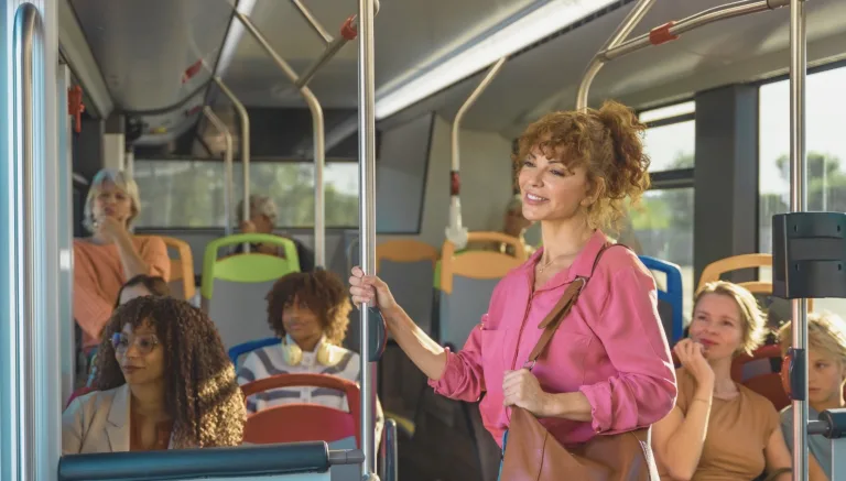 Ribeirão Preto decidiu separar homens e mulheres no transporte coletivo; Cidade aprova Linha Rosa com ônibus exclusivos para mulheres