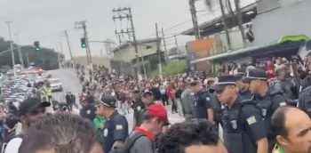 Linha 8 diamante agora: Falha na Linha 8-Diamante trava trecho em SP, passageiros ocupam ruas e PM é acionada
