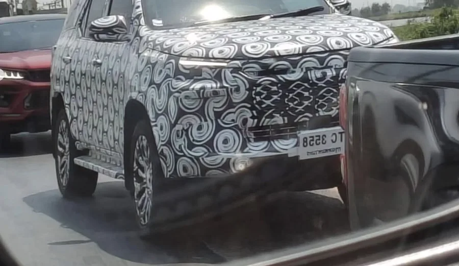 Toyota SW4 2028 aparece em testes na Ásia com visual mais quadrado e versão elétrica no radar