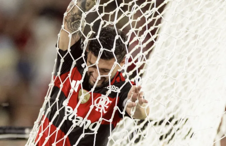 Jogo Flamengo hoje onde assistir ao vivo: Mengão precisa virar no Maracanã para evitar vexame e perder a Recopa para o Lanús