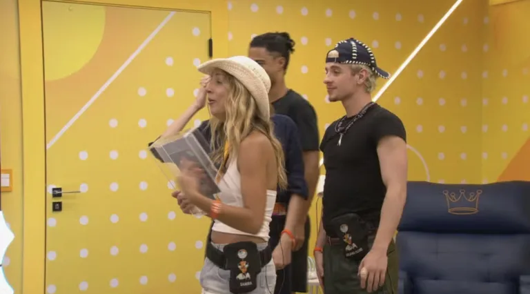 Lider BBB: Samira inaugura Quarto do Líder, abraça foto do cachorro e emociona o BBB 26