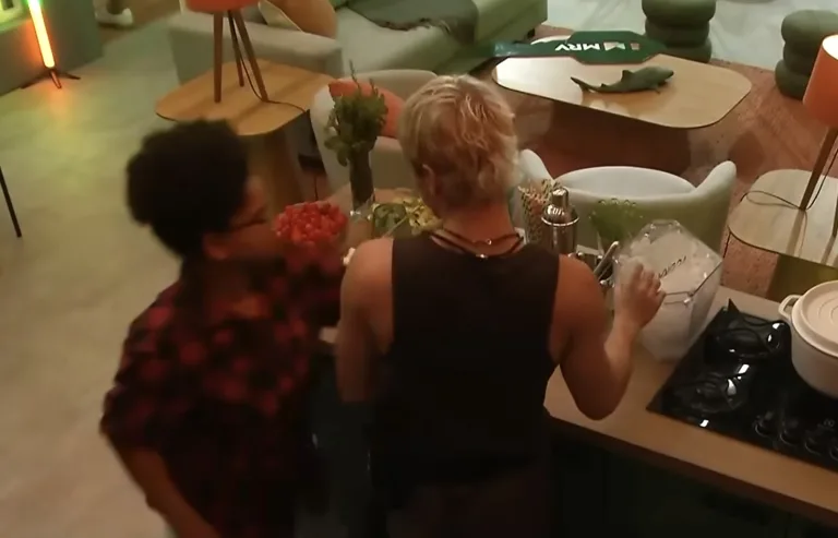 BBB 2026: Chinelo sujo, bebida jogada fora e rivais dançando: a Festa do Líder virou campo de batalha no BBB 26