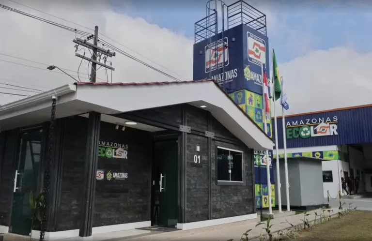 Governo vai entregar casas de plástico de 50 m² que ficam prontas em cinco dias para população mais pobre