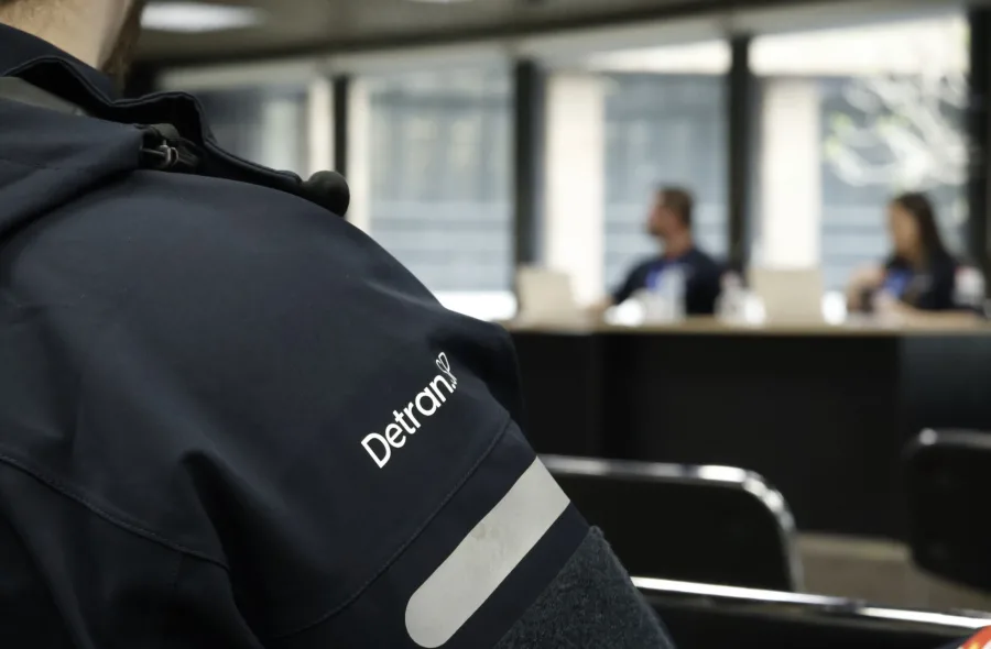 Detran Concurso 2026: salário inicial para agente de trânsito em SP é de R$ 5.702,18