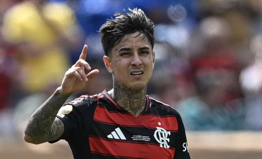 Erick Pulgar emociona fãs por atitude no jogo e viraliza nas redes sociais