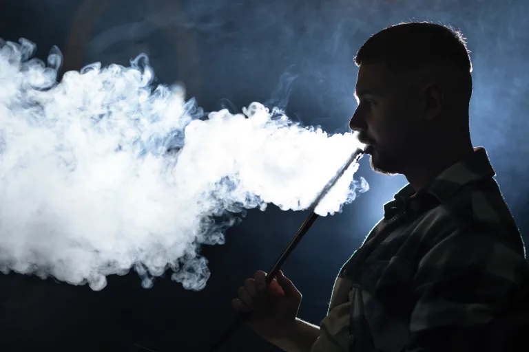 OMS aponta cigarro e álcool como motores silenciosos de 7 milhões de casos de câncer no mundo