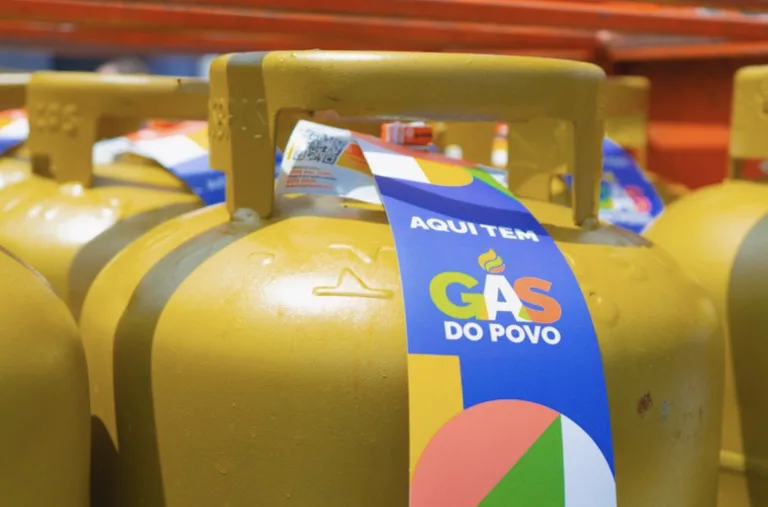 Gás do povo como funciona: Terceira etapa do Gás do Povo começa dia 23 com validação eletrônica nas revendas; Entenda quem pode retirar o botijão gratuito.